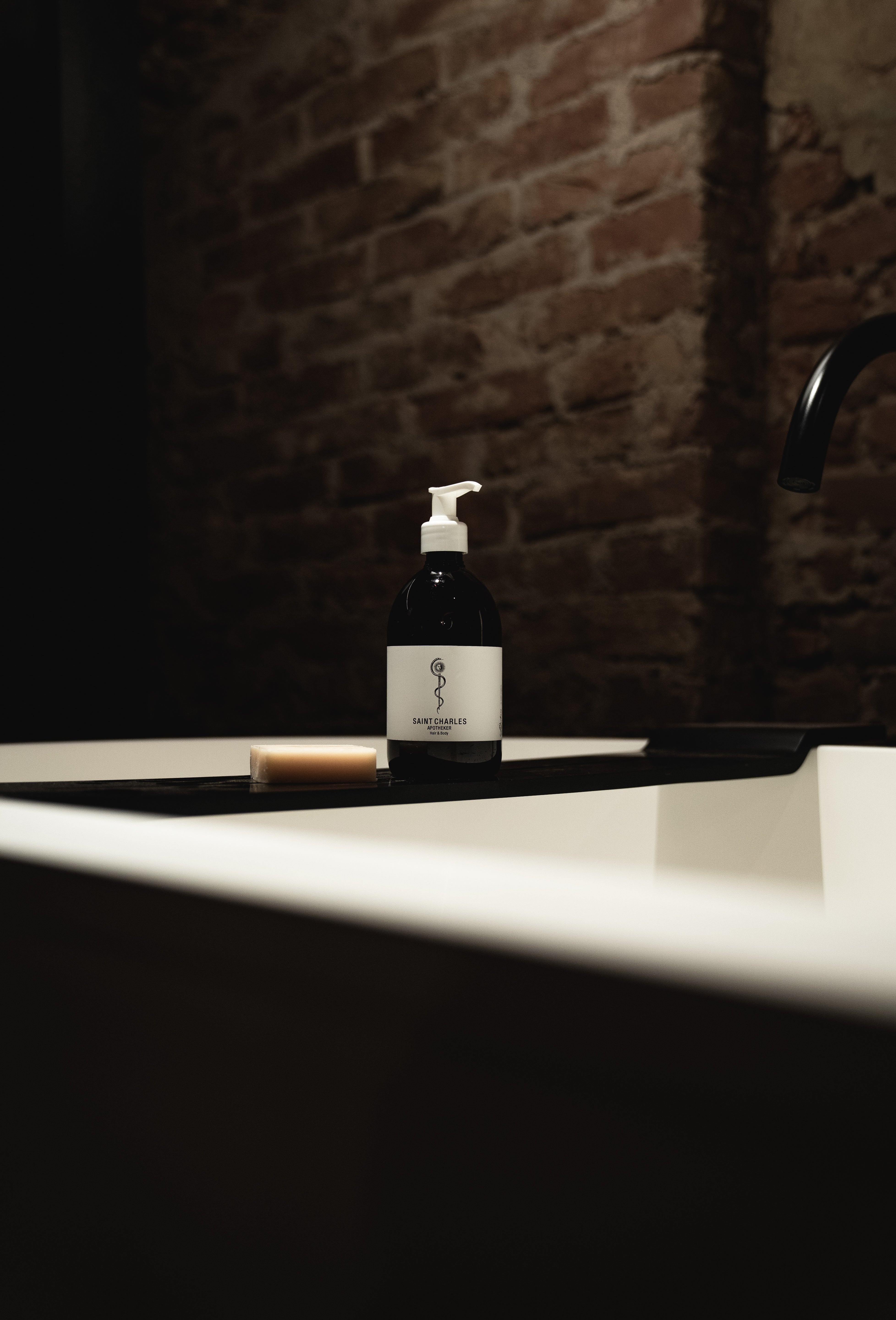SAINT CHARLES Apotheker Hair & Body mit Aloe Vera, Weizenproteinen und ätherischen Bio-Ölen
