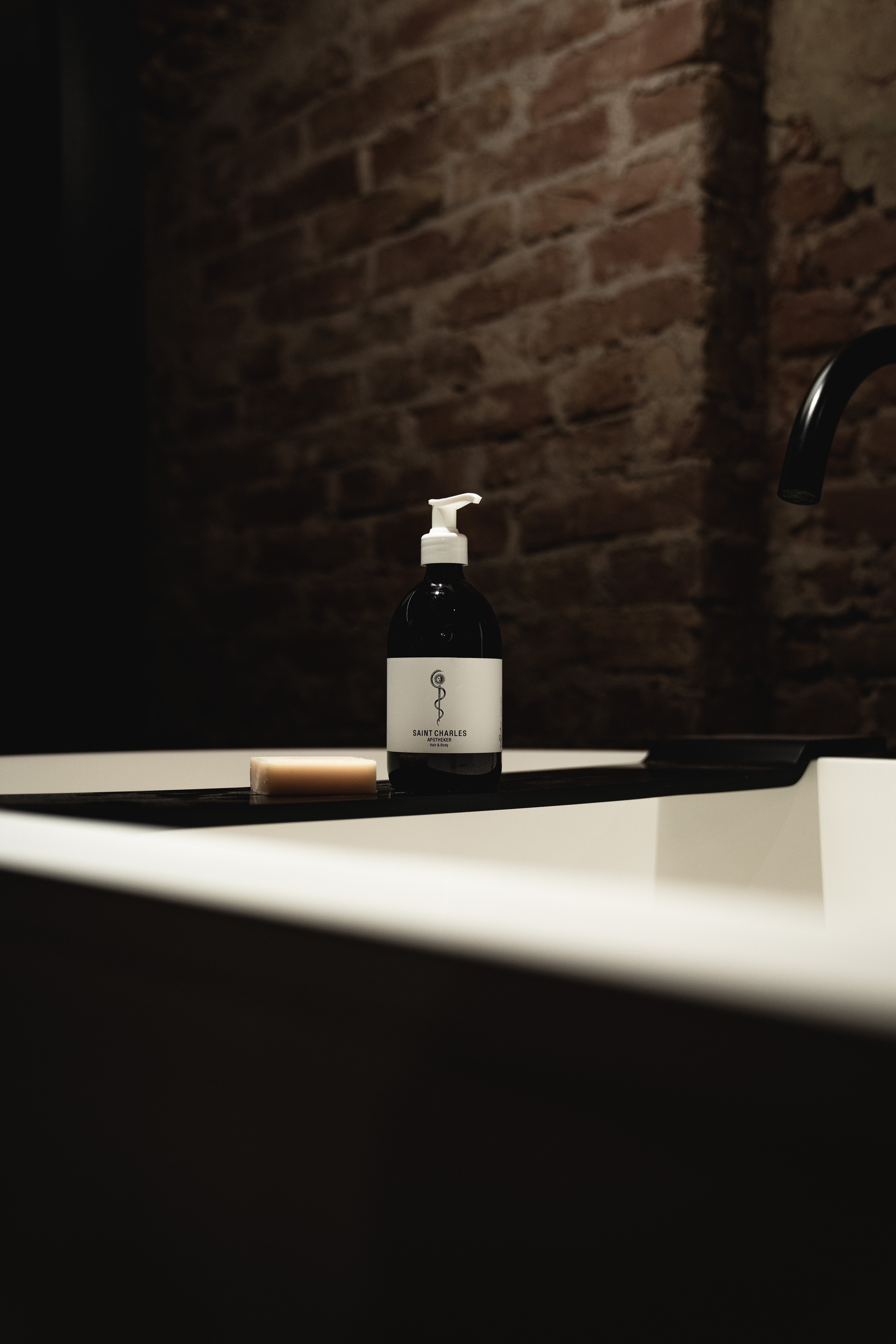 SAINT CHARLES Apotheker Hair & Body mit Aloe Vera, Weizenproteinen und ätherischen Bio-Ölen