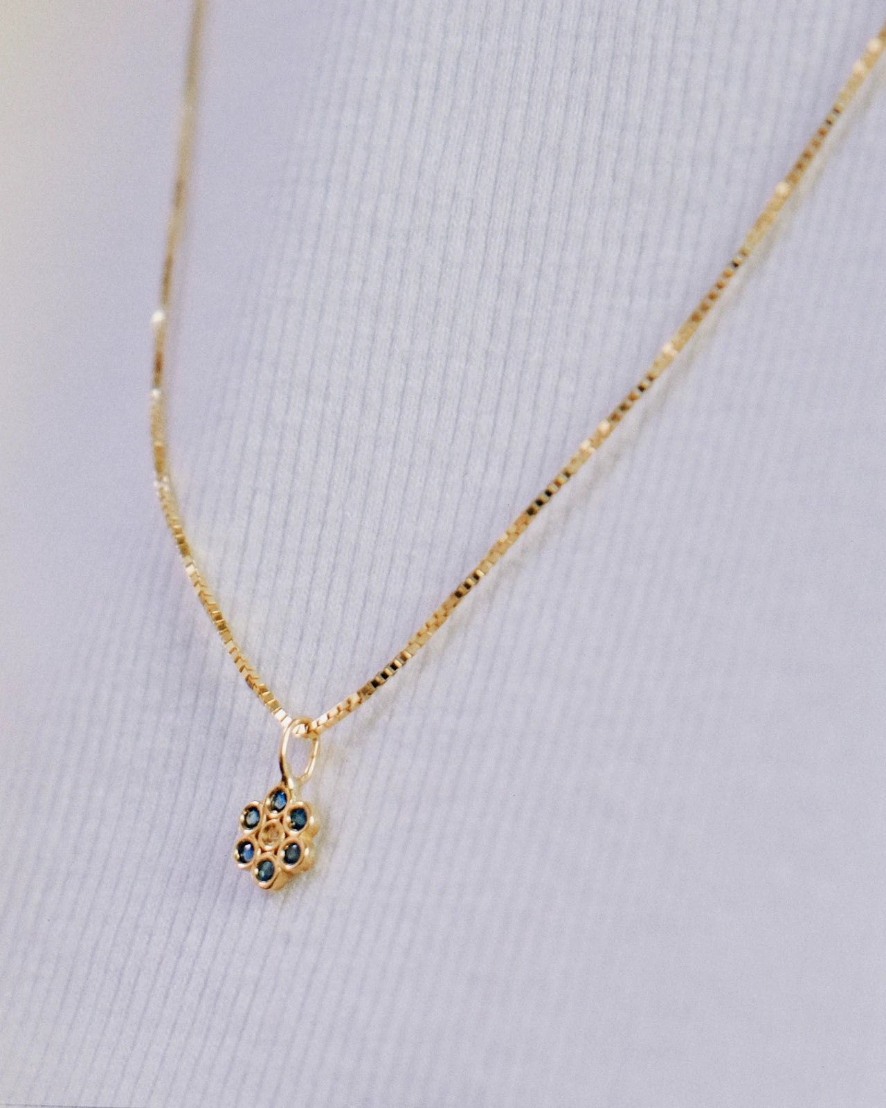 Modern Chain aus 14 K Echtgold mit Anhänger von All About Articus