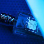 Ex Nihilo Outcast Blue Eau de Parfum Flakon, Detailansicht