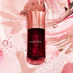 Liquides Imaginaires Dom Rosa Flakon auf rosa Wasser mit Perlen und Tropfen