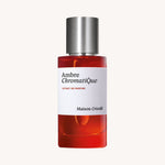 Ambre Chromatique Extrait de Parfum von Maison Crivelli, 50 ml Flakon vor hellem Hintergrund