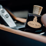 Roberto Ugolini Derby Eau de Parfum Flakon, Nahaufnahme